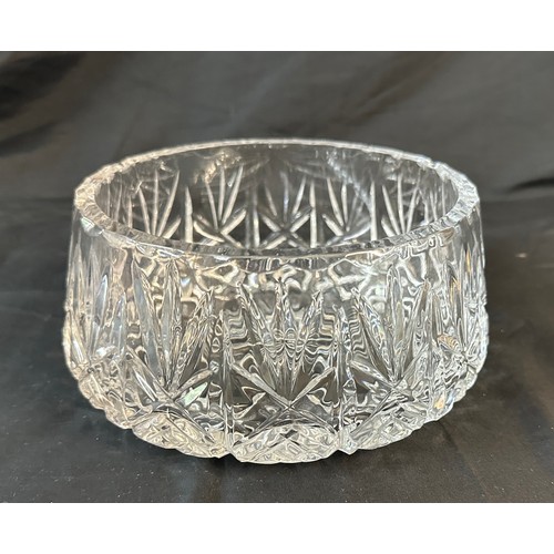 434 - Boxed Webb crystal continental fruit bowl, approximate measurements: Height 3.5 inches, Diameter 7 i... 