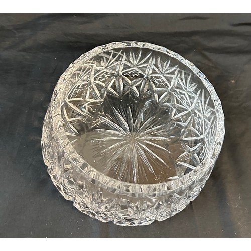 434 - Boxed Webb crystal continental fruit bowl, approximate measurements: Height 3.5 inches, Diameter 7 i... 