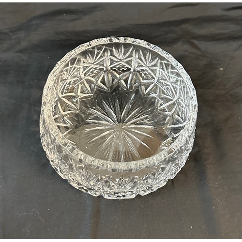 434 - Boxed Webb crystal continental fruit bowl, approximate measurements: Height 3.5 inches, Diameter 7 i... 