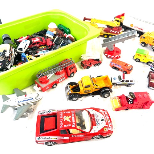 60 - Large selection of vintage and later cars includes Matchbox, Hot rods, shell tank, Hot Wheels etc