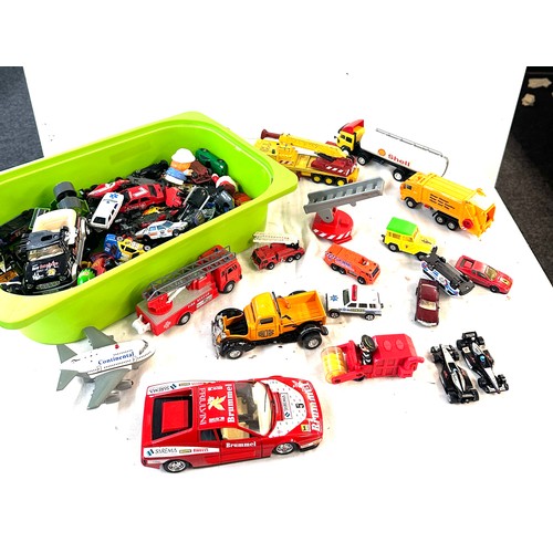 60 - Large selection of vintage and later cars includes Matchbox, Hot rods, shell tank, Hot Wheels etc