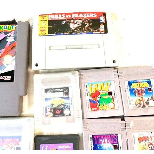 429 - Selection of vintage game boy games includes Lego, Crack out, bulls vs blazers etc all untested