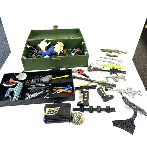 80 - Selection of Vintage Action man accessories to include guns, clothing etc