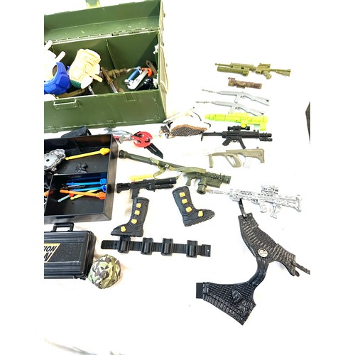 80 - Selection of Vintage Action man accessories to include guns, clothing etc