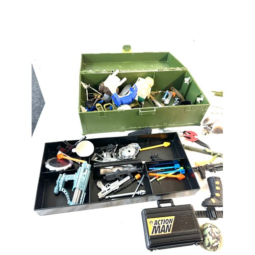 80 - Selection of Vintage Action man accessories to include guns, clothing etc