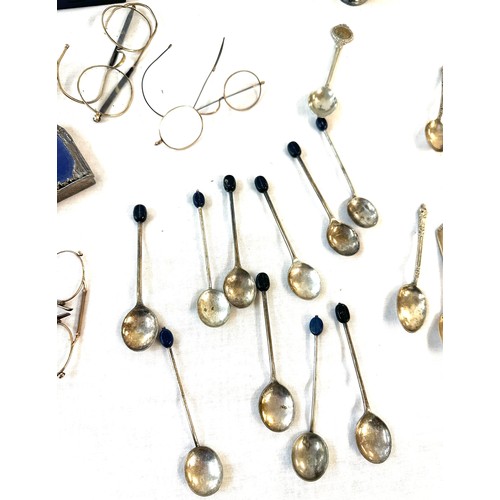 515 - Selection of silver plated small collectables to include lighter, glasses, coffee bean spoons to inc... 