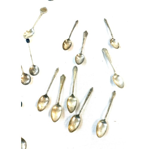 515 - Selection of silver plated small collectables to include lighter, glasses, coffee bean spoons to inc... 