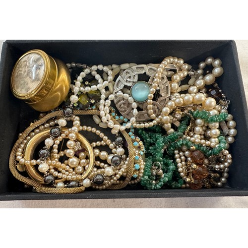 484 - Selection of vintage and later costume jewellery