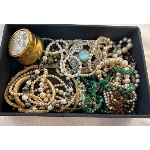 484 - Selection of vintage and later costume jewellery