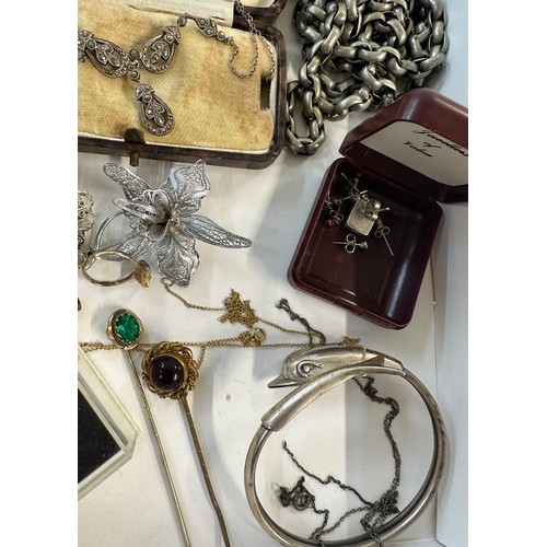 482 - Selection vintage and later silver and costume jewellery to include necklaces, earrings, bangle etc