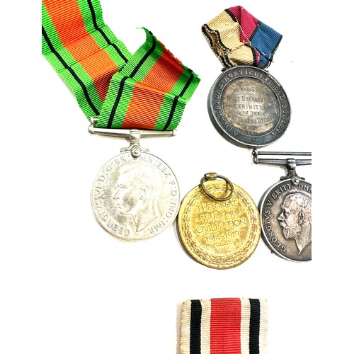 504 - Selection of WW1 and WW2 medals, named PTE. V.R. Vero. R.War.R and a silver silver successful medal