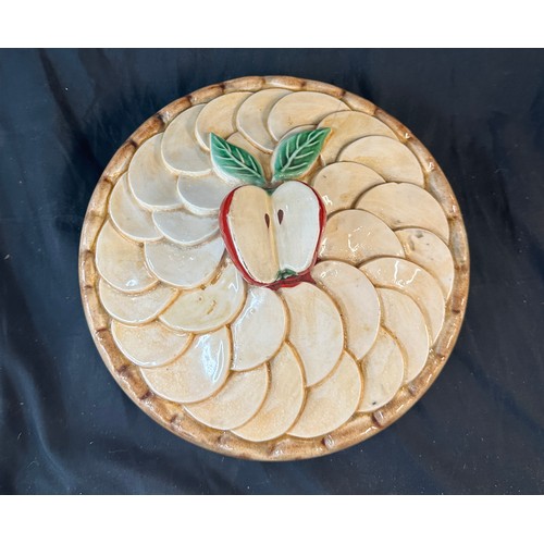 569 - Hand painted ceramic apple pie dish, chip to top, diameter 10.5 inches