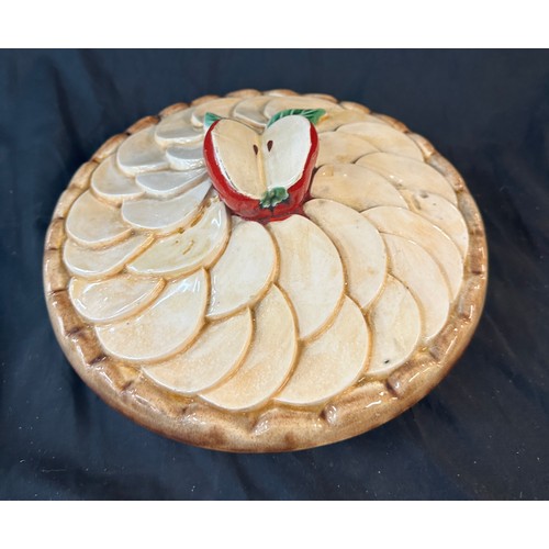 569 - Hand painted ceramic apple pie dish, chip to top, diameter 10.5 inches