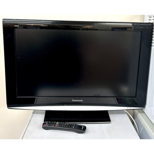 417 - Panasonic Viera model TX32LXD85 flatscreen TV with remote