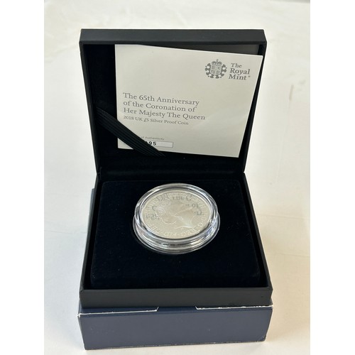 519 - The Royal Mint The 65th anniversary of her majesty the Queen denomination £5, 28.28 grams, 38.61mm, ... 