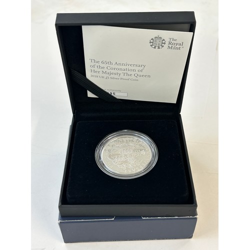 519 - The Royal Mint The 65th anniversary of her majesty the Queen denomination £5, 28.28 grams, 38.61mm, ... 