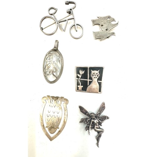 489 - Selection of 6 vintage silver brooches/ paper clip