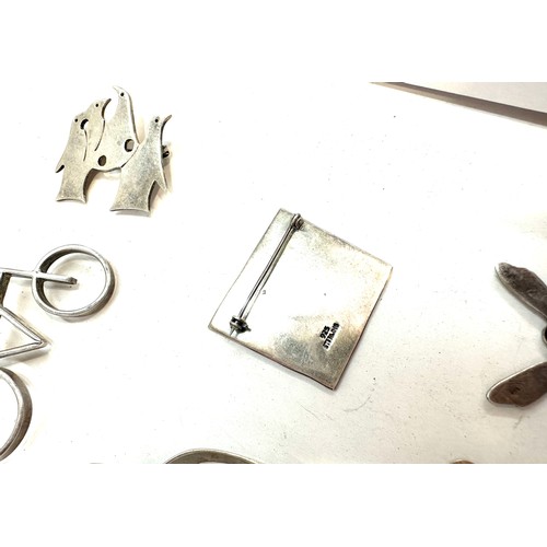 489 - Selection of 6 vintage silver brooches/ paper clip