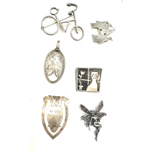 489 - Selection of 6 vintage silver brooches/ paper clip