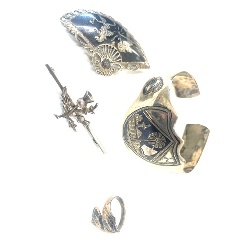 496 - Selection of silver and siamese jewellery