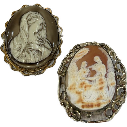 436 - 2 Large cameo brooches in yellow metal