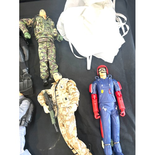 158 - British army/ action man figures