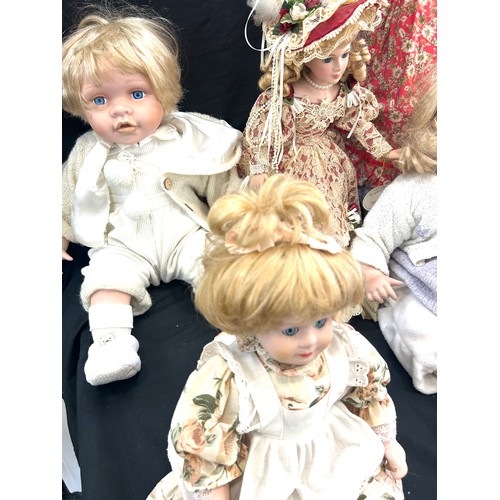 251 - Selection of assorted pot dolls