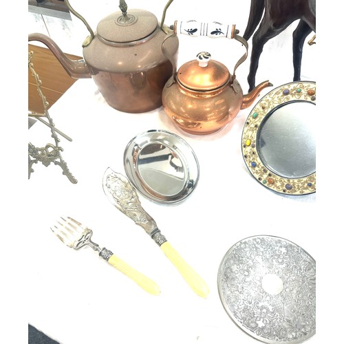 242 - Selection of collectable items to include two copper kettles, leather horse, some brass and EPNS