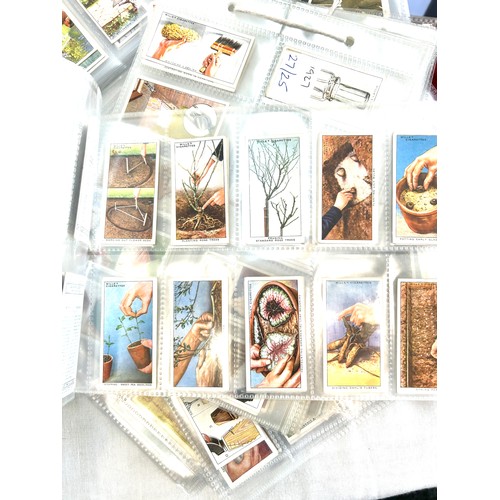 261 - Large selection of vintage cigarette cards to include Wills, Wonders of Wildlife, Brookbond etc