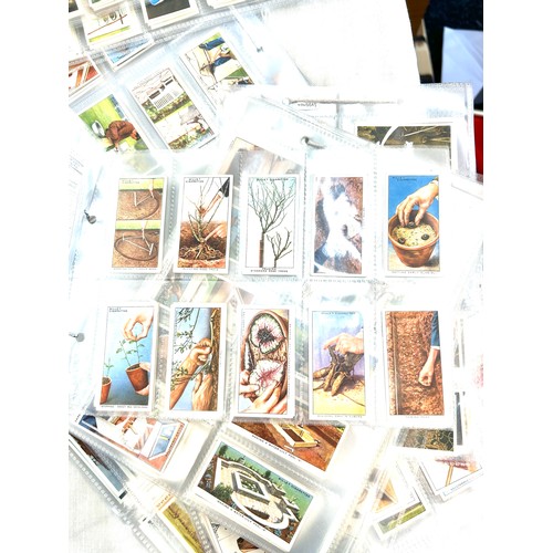 261 - Large selection of vintage cigarette cards to include Wills, Wonders of Wildlife, Brookbond etc