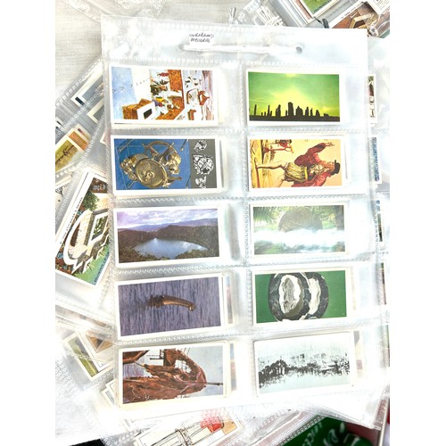 261 - Large selection of vintage cigarette cards to include Wills, Wonders of Wildlife, Brookbond etc