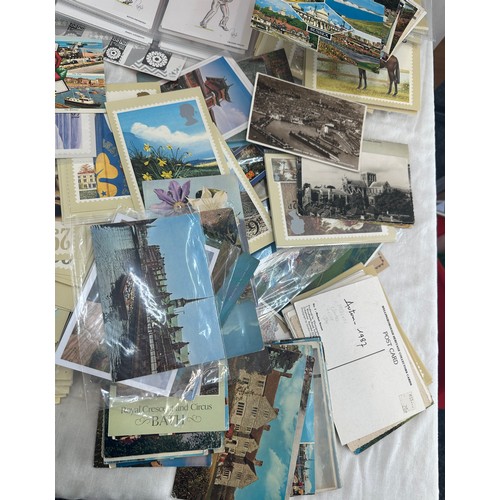 255 - Selection of vintage and later post cards to include some photographs etc plus some empty photo albu... 