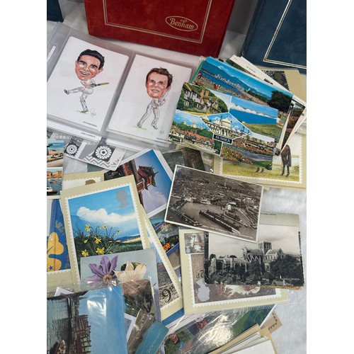 255 - Selection of vintage and later post cards to include some photographs etc plus some empty photo albu... 