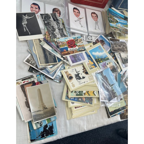 255 - Selection of vintage and later post cards to include some photographs etc plus some empty photo albu... 