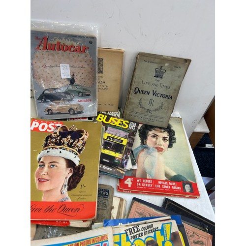 262 - Large selection of various vintage magazines to include sports, vehicles etc