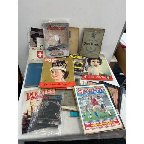 262 - Large selection of various vintage magazines to include sports, vehicles etc