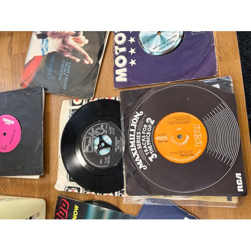 248 - Selection of 45's singles to include 60's, 70's and 80's to include Status Quo, Stevie Wonder etc