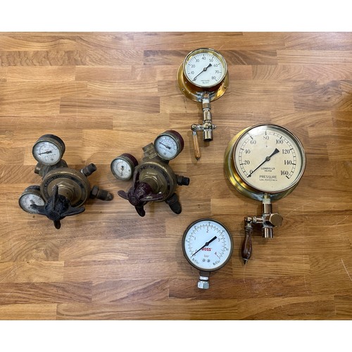 72 - Selection of vintage brass gauges to include Oxy gauges, pressure gauges etc