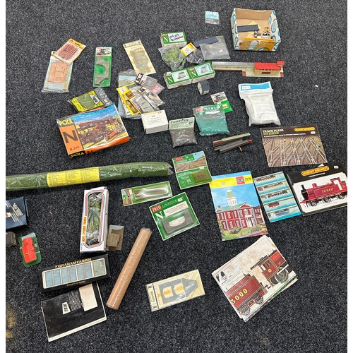 233 - Large selection of miniature building kits, foliage to include Hornby railway guides, Peko accessori... 