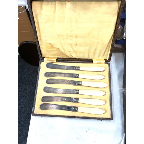 79 - Selection of vintage cased cutlery sets to include EPNS, stainless steel and a carving set