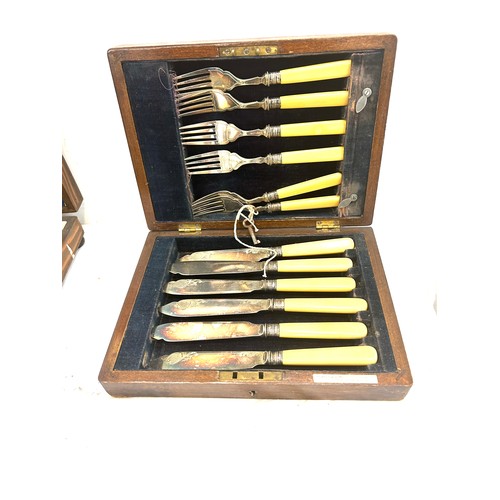 79 - Selection of vintage cased cutlery sets to include EPNS, stainless steel and a carving set