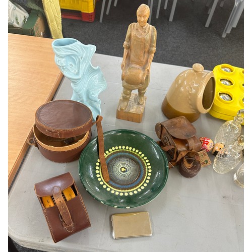 239 - Selection of assorted vintage miscellaneous to include pottery, glassware, binoculars etc