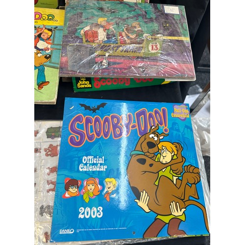 128 - Large selection of childrens vintage Scooby Doo items to include books, jigsaws, stickers etc