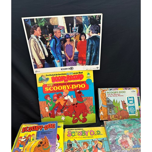 128 - Large selection of childrens vintage Scooby Doo items to include books, jigsaws, stickers etc