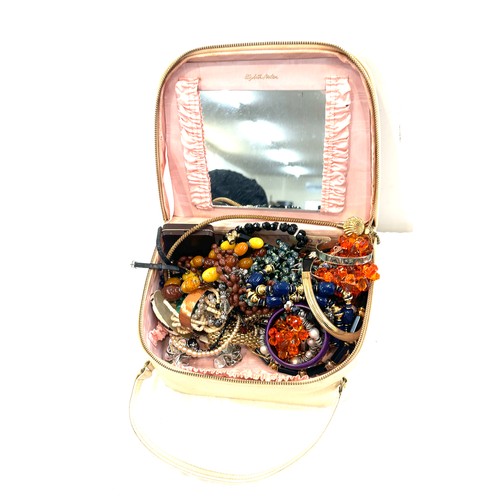 553 - Box of vintage costume jewellery