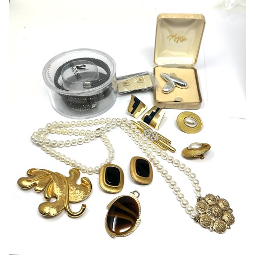 495 - Ten Assorted Branded Jewellery Pieces Including Swarovski (455g)