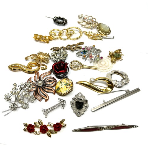 489 - 26 X Assorted Vintage And Retro Brooches (269g)