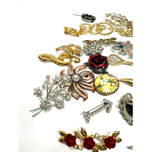 489 - 26 X Assorted Vintage And Retro Brooches (269g)