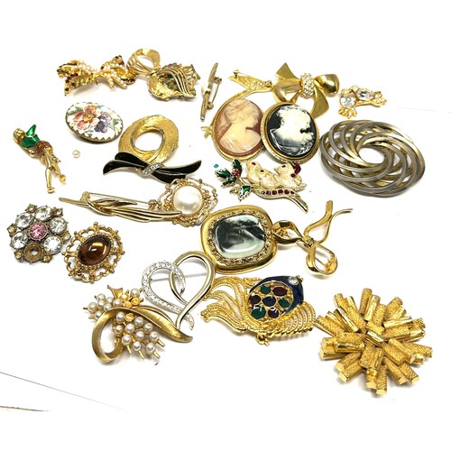 487 - 27 X Assorted Vintage And Retro Brooches (365g)