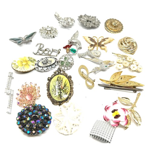 488 - 25 X Assorted Vintage And Retro Brooches (308g)